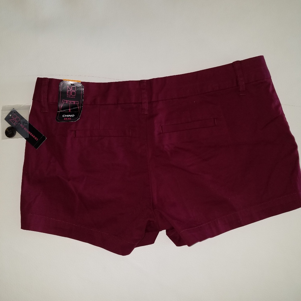 Red shorts - Picture 2 of 3